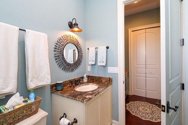 Building Photo - ** THE MOORINGS ** SINGLE FAMILY HOME 3 PL...