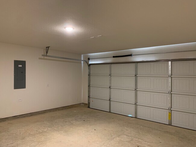 Building Photo - 413 E Hull St