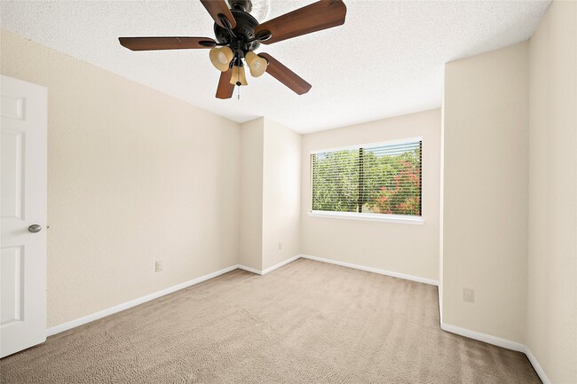 Building Photo - 2206 Greencove Ln