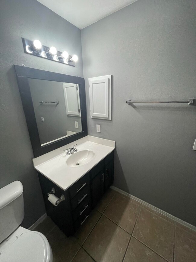 Building Photo - 5724 Saluki Dr