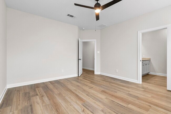 Building Photo - 926 Whispering Winds Dr
