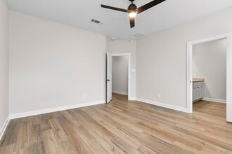 Building Photo - 1026 Whispering Winds Dr