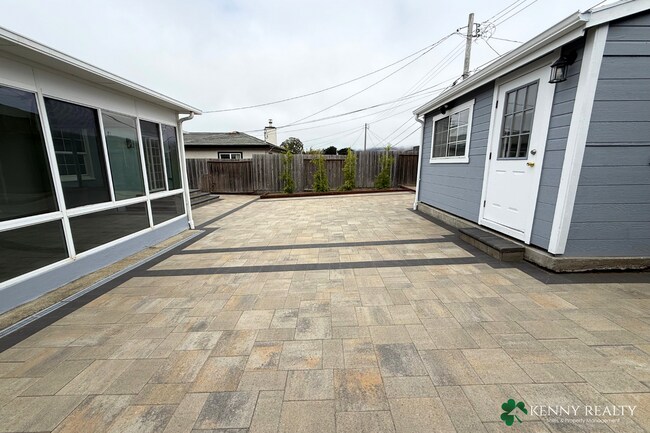 Building Photo - 136 Rosewood Way