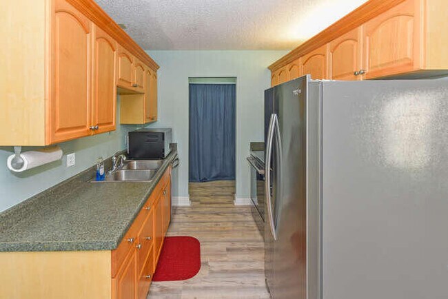 Building Photo - 150 Pineview Rd