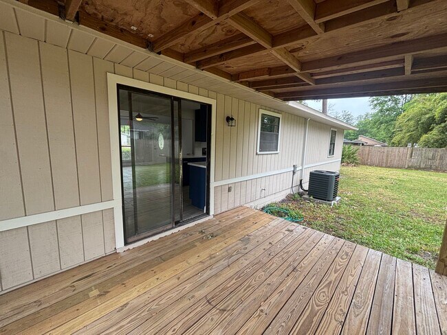 Building Photo - Newly renovated, WOW this will rent quick!