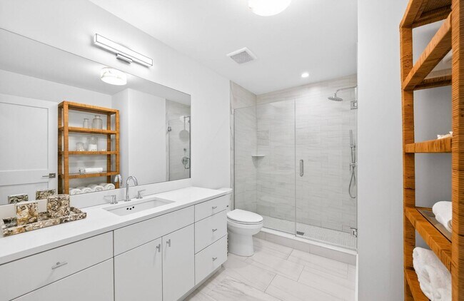 Building Photo - 17 Bayview Rd