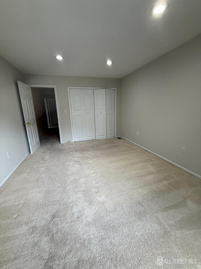 Building Photo - 88 Sapphire Ln