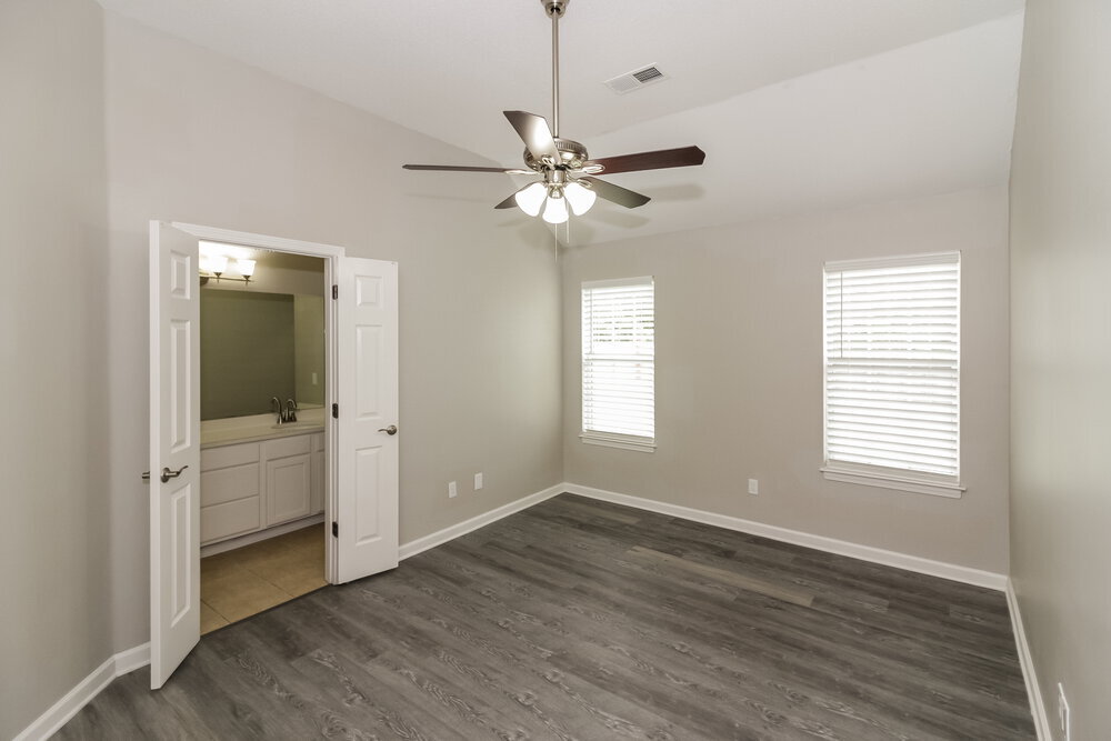 Building Photo - 8280 Dexter Ridge Cove E