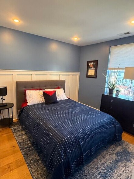 Building Photo - 1221 Oates St NE