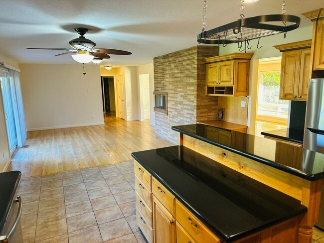 Building Photo - Vintage Remodel