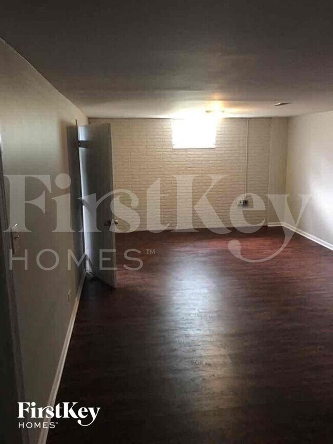 Building Photo - 2S383 Riverside Ave