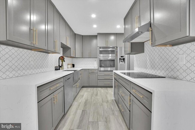 Building Photo - 8605 Western Oak Dr