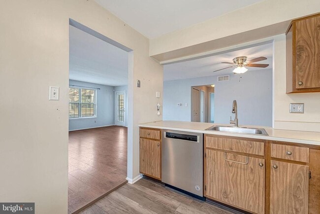 Building Photo - 1707A Heatherstone Ct