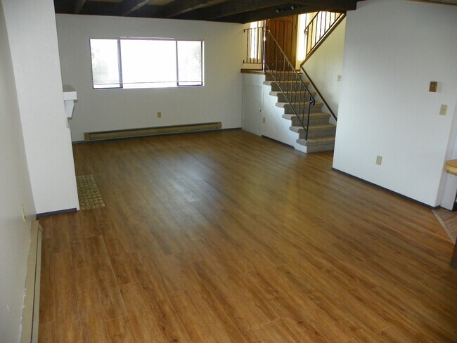 Living area - 1610 Skyline Way