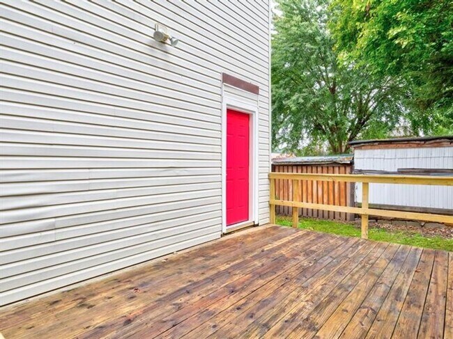 Building Photo - 2 bedroom House New Brighton