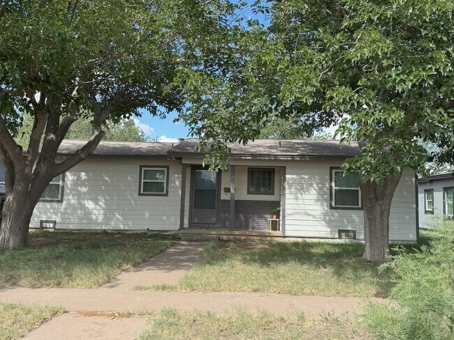 Building Photo - 1604 N Sam Houston Ave