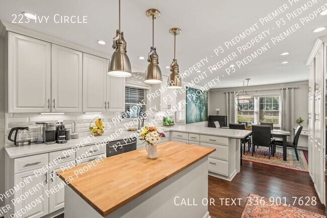 Building Photo - 223 Ivy Cir