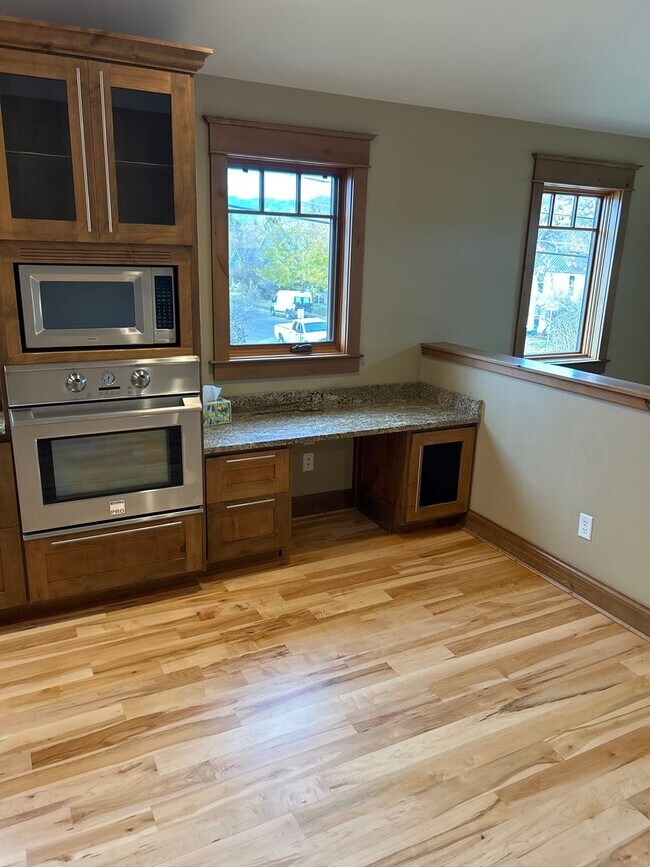 Building Photo - 205 N Bozeman Ave