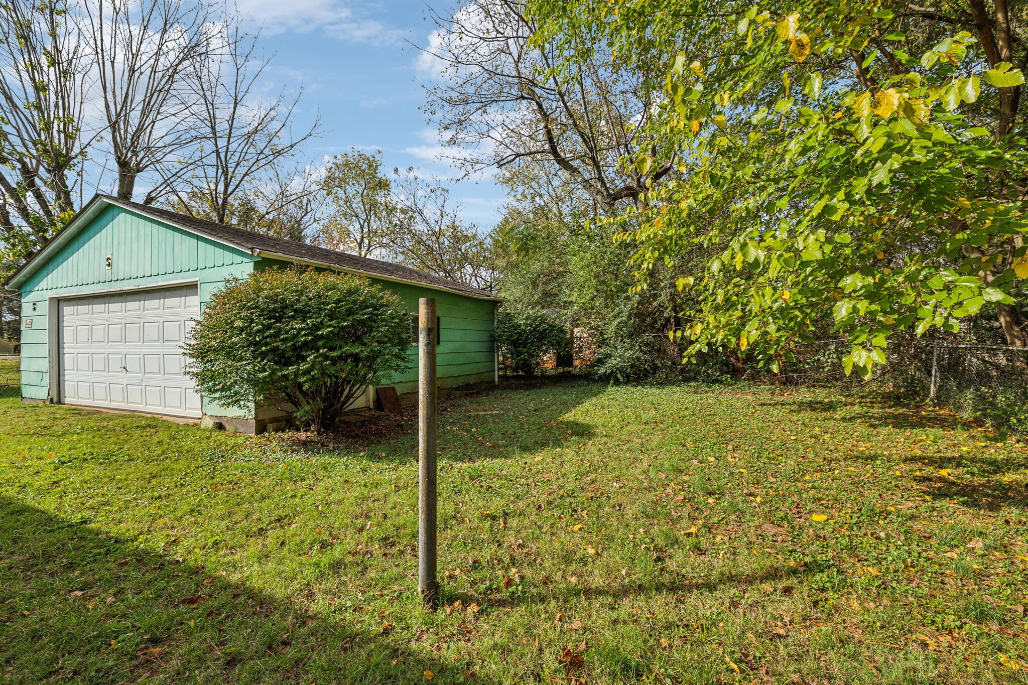 Building Photo - 616 Carver Ave