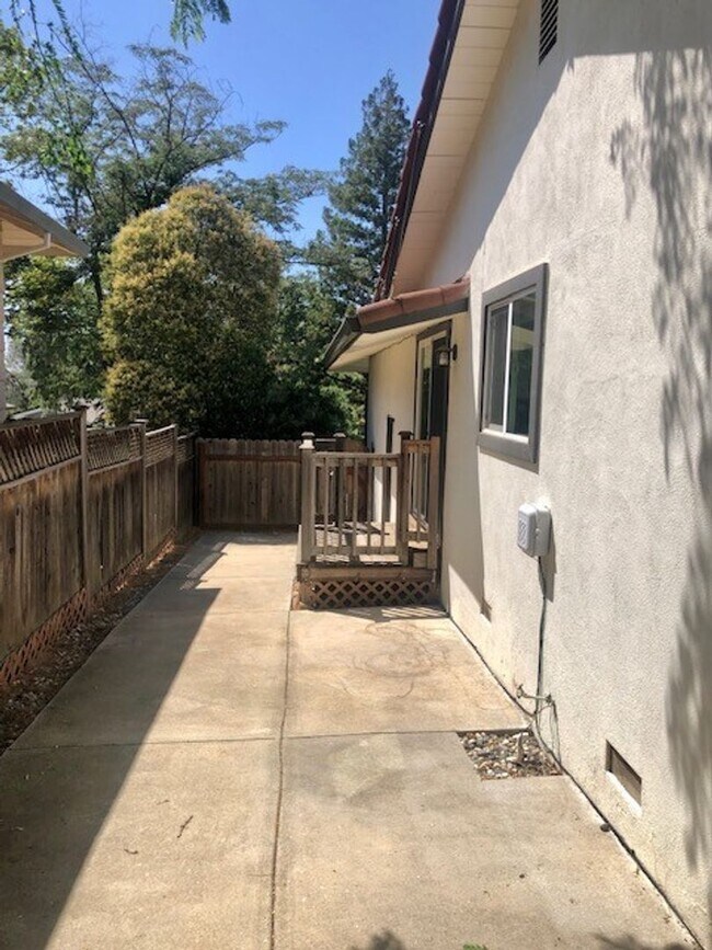 Building Photo - Nice 3 bed, 2 bath home in El Dorado Hills