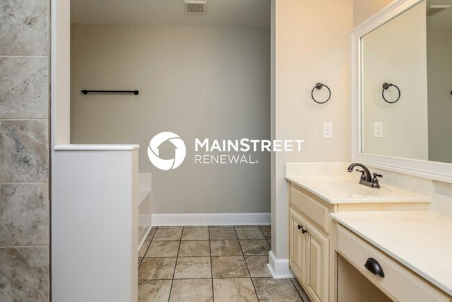 Building Photo - 4 Bedroom Pet-Friendly Home in Hoschton, GA with Main Street Renewal