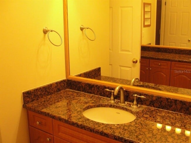 Building Photo - 15235 W Pond Woods Dr