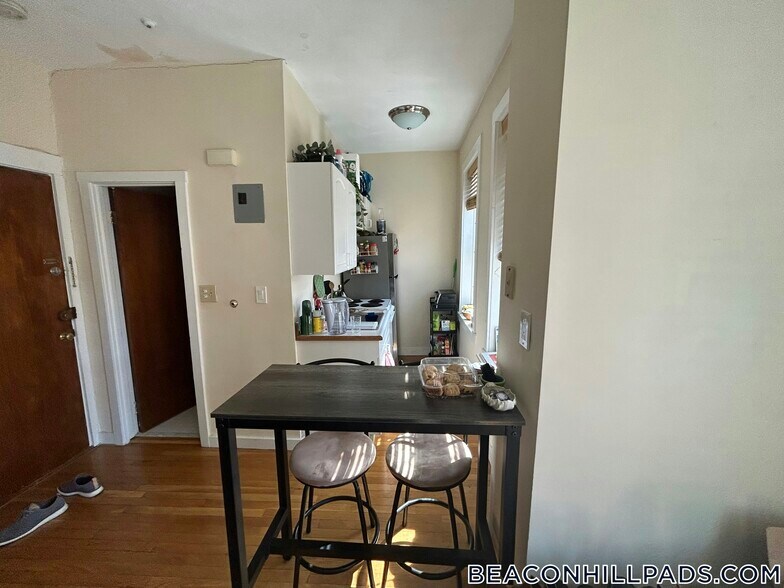 Building Photo - 108 Myrtle St