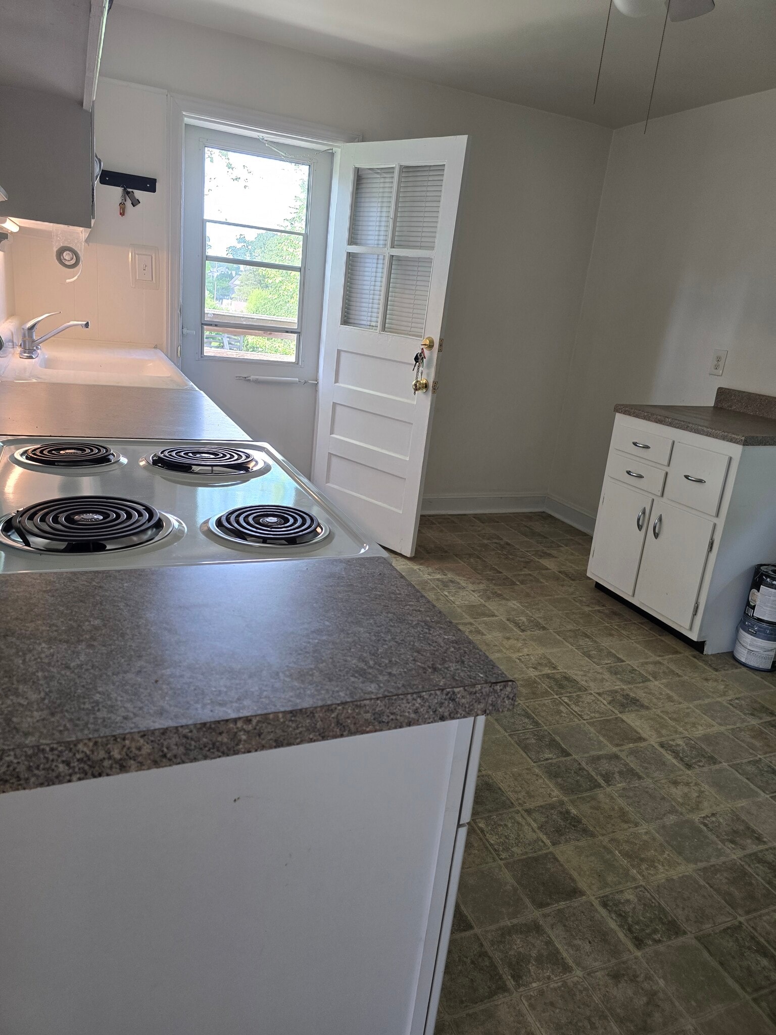 Kitchen - 125 3rd Ave