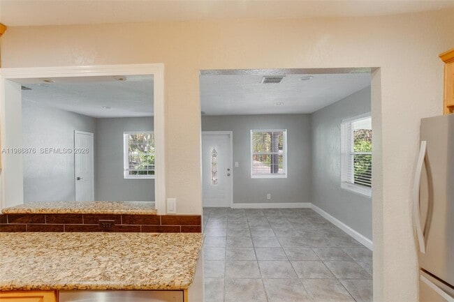 Building Photo - 1632 NW 6th Ave