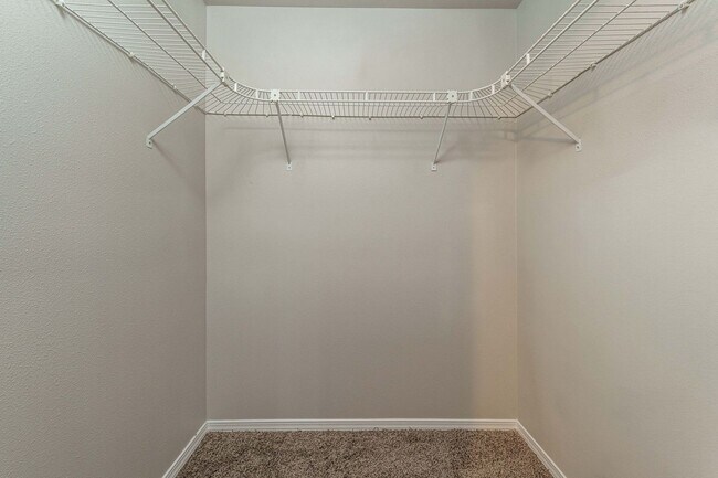 Building Photo - Recently Updated 3 Bedroom 2.5 Bath Duplex - Located in Convenient Hazel Dell Neighborhood