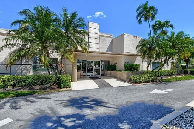 Building Photo - 18730 Stewart Cir