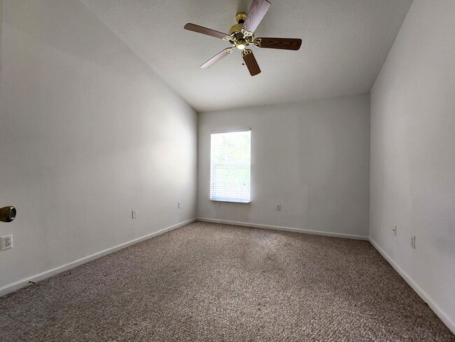 Building Photo - 2-story Spacious Townhome / Gated / Attach...