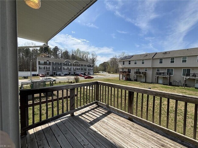 Building Photo - 2027 Petersen Way