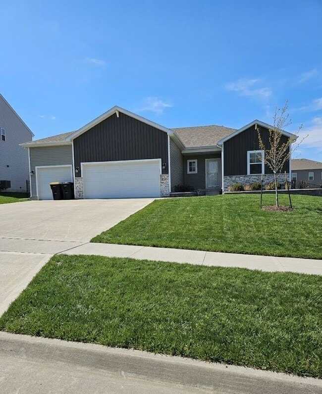 Building Photo - Spacious recently built home just west of Waukee!