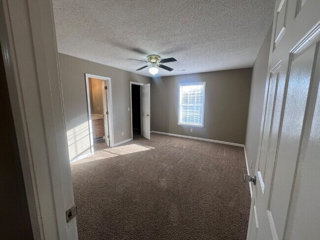 Building Photo - 3864 NORTHEAST DRIVE UNIT C CLARKSVILLE, TN 37042