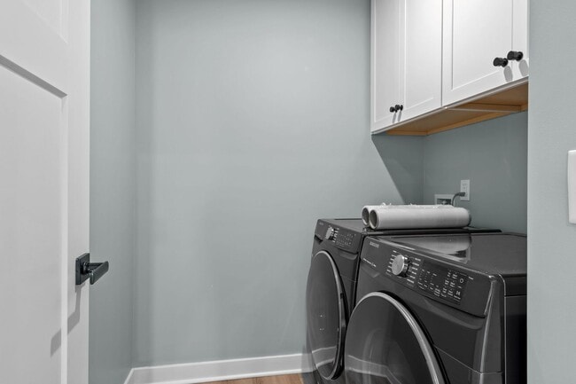 Building Photo - Luxurious 4-bed