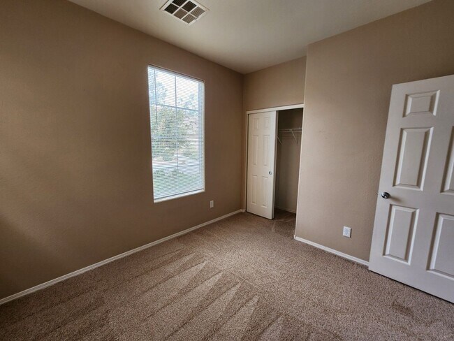 Building Photo - Charming 3 bedroom home with great curb ap...