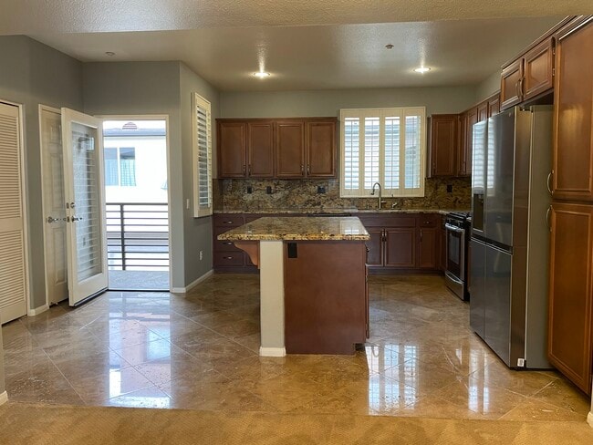 Building Photo - 380 Tesoro Gln