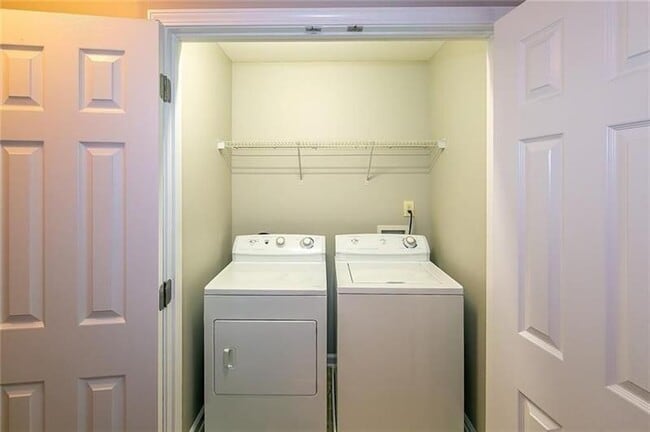 Building Photo - 127 Sunset Ln