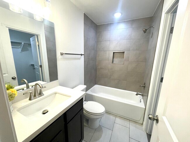Building Photo - 9905 Kaspar Dr
