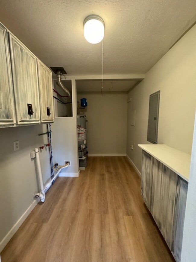 Building Photo - South AVL - 3/2 with Sunroom and Flex Space!