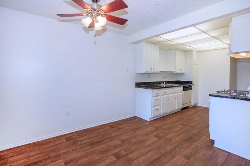 Building Photo - 400 S Sunkist St