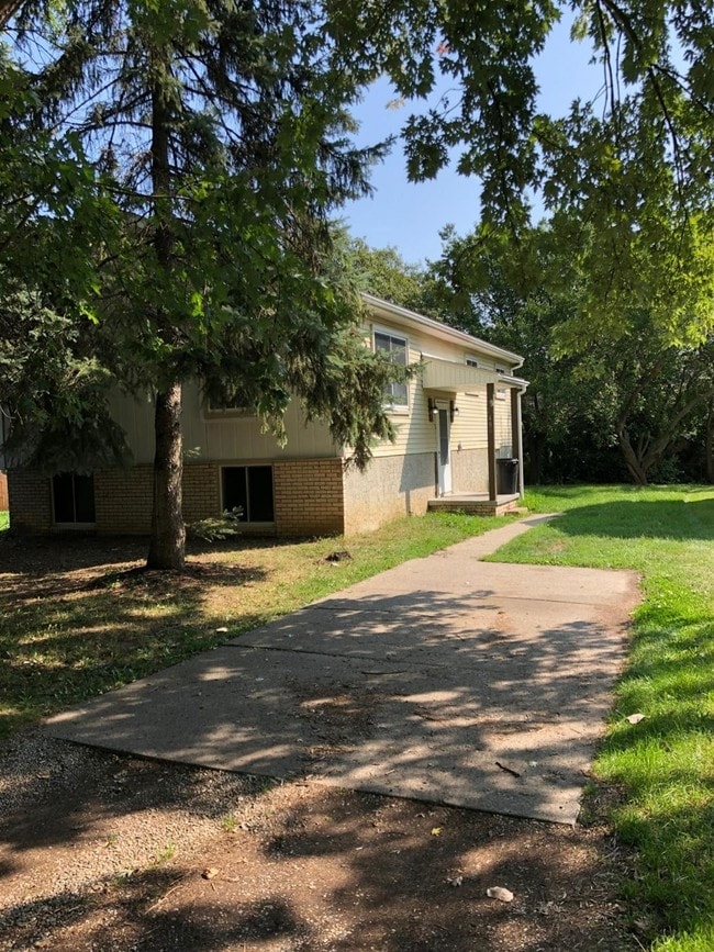 Building Photo - 480 Eastman St