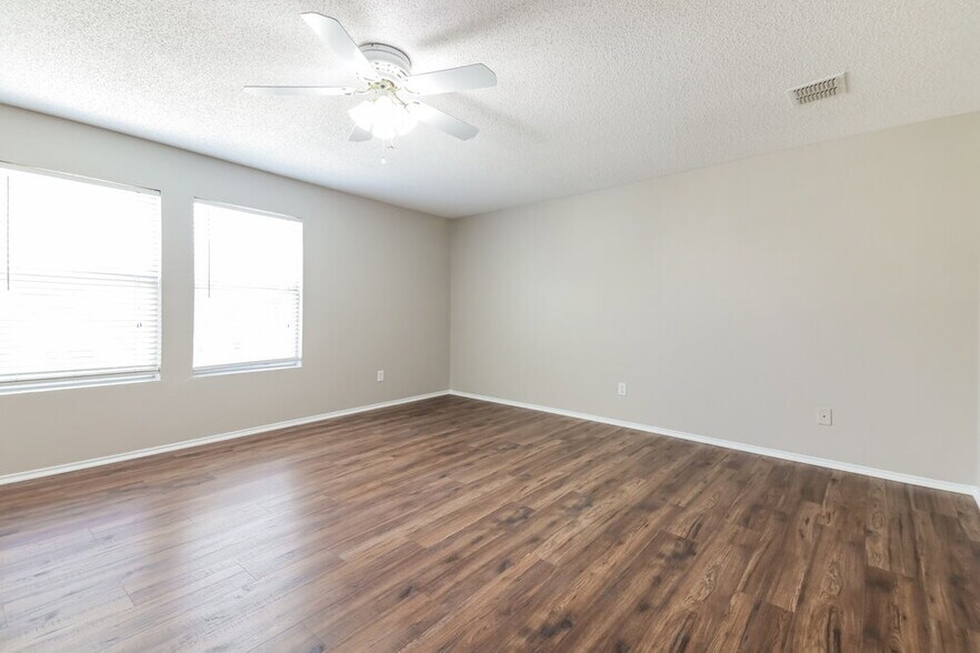 Building Photo - 1435 Foxwood Ln