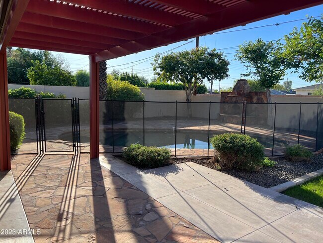 Building Photo - 4420 N 46th Pl