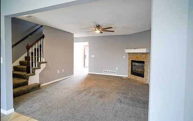 Building Photo - 853 E 167th Ct