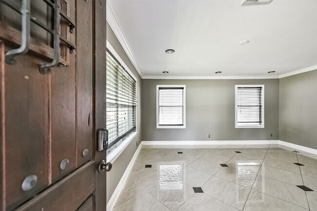 Building Photo - 6833 Concho St