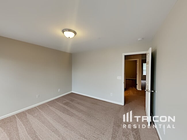 Building Photo - 4620 Van Leer Ct