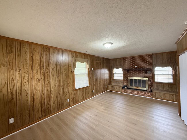 Building Photo - 2106 NW Sullivan Rd