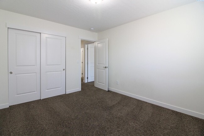 Building Photo - 3 Bed/2.5 Bath Townhouse in Kennewick
